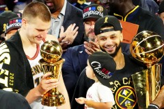 三换一！美记：湖人否决高价续约里夫斯，佩林卡欲用他换维金斯